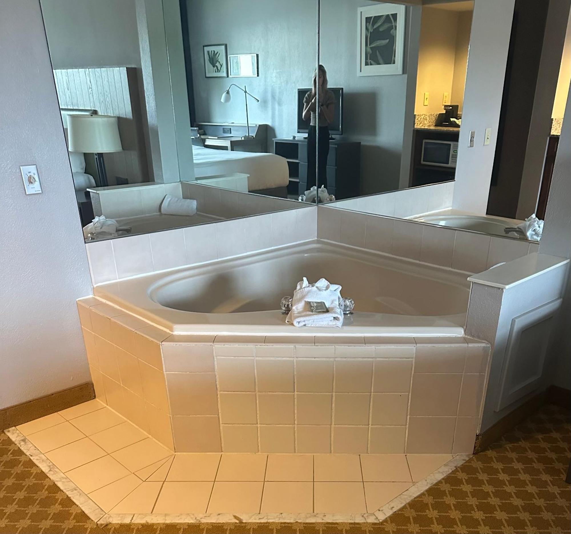 Country & By Radisson, Gettysburg, Pa